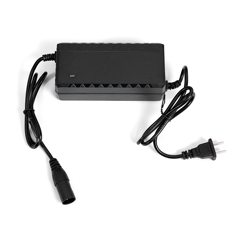 YL-985S 4 kerekű, könnyű, hordozható, összecsukható, elektromos meghajtású utazási robogó